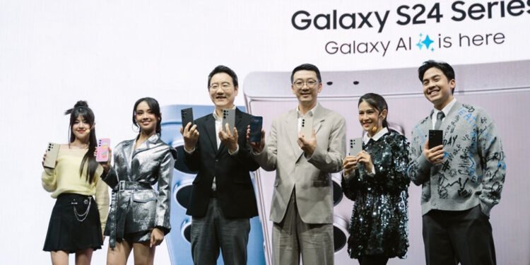 Team Galaxy bersama Harry Lee, President of Samsung Electronics Indonesia dan Lo Khing Seng, Vice President MX Business Samsung Electronics Indonesia