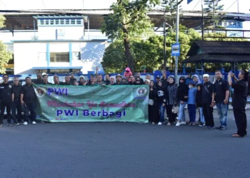 PWI Pokja Kota Bandung Bagikan Ratusan Iftar Gratis