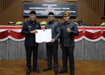 Rapat Paripurna Tetapkan Raperda Penataan Pusat Perbelanjaan dan Toko Swalayan