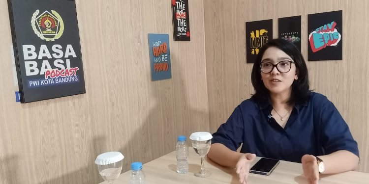 Head of Marketing RedDoorz, Cut Nany Indriani saat menjadi narasumber di Basa Basi Podcast Pokja PWI Kota Bandung, Kamis, 23 Januari 2025.
