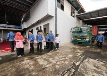 Di Tengah Perang Dagang Global, Siti Marfuah Iringi Pelepasan Ekspor Produk Bandung ke Jepang