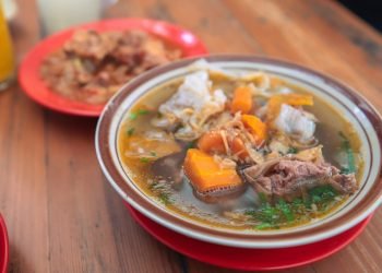 Lezat! Sop Buntut Ma Emun, Cocok untuk Wisata Kuliner Saat Libur Lebaran