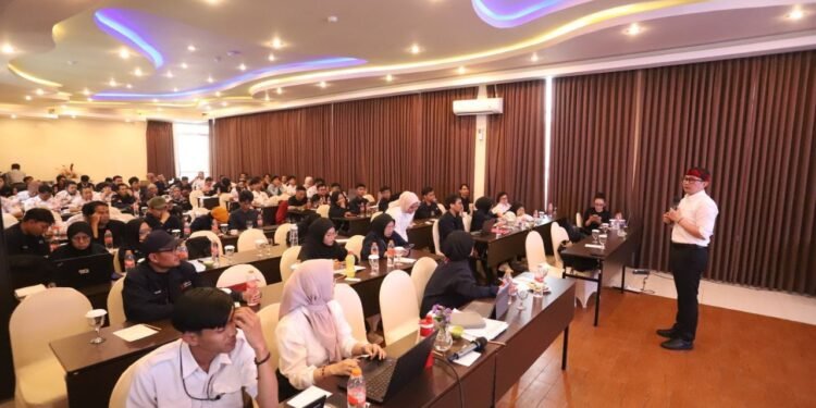 Anggota DPRD Kota Bandung, Andri Gunawan, S.Ak., S.M., menjadi narasumber pada acara yang diselenggarakan Dinas Kesehatan Kota Bandung, di Hotel Tebu Bandung, Rabu, 21 Mei 2025. Tofan/Humpro DPRD Kota Bandung.