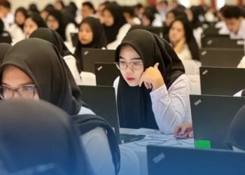 DPR Soroti Nasib Fresh Graduate Jadi ASN Terkait Usulan KORPRI Naikkan Batas Usia Pensiun, Bakal Tutup Peluang?