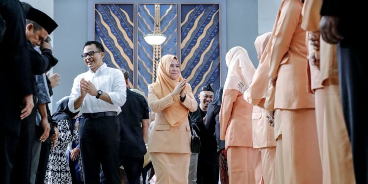 Kadisdik Jabar periode 2023-2025, Wahyu Mijaya dalam acara Pelepasan Kadisdik Jabar di Aula Ki Hajar Dewantara Disdik Jabar, Kota Bandung, Kamis (10/4/2025).