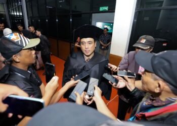 Erwin Raih Gelar Doktor, Siap Persembahkan Ilmu untuk Kota Bandung
