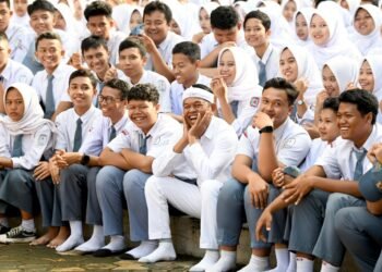Gubernur KDM dan Menkomdigi Sosialisasikan PP Tunas kepada Pelajar di Purwakarta