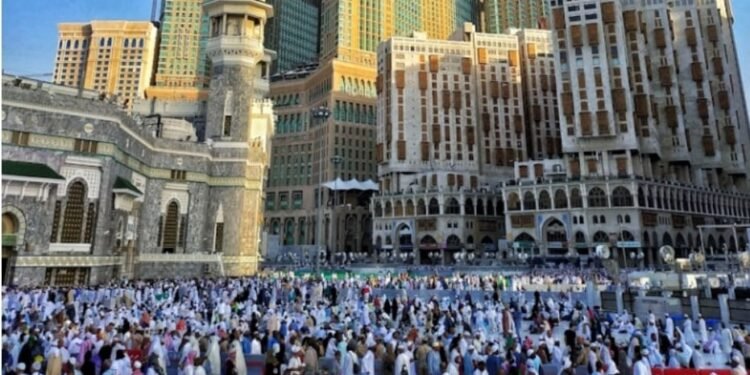 Ilustrasi foto jemaah haji yang ada di Makkah. (Unsplash/Haidan)