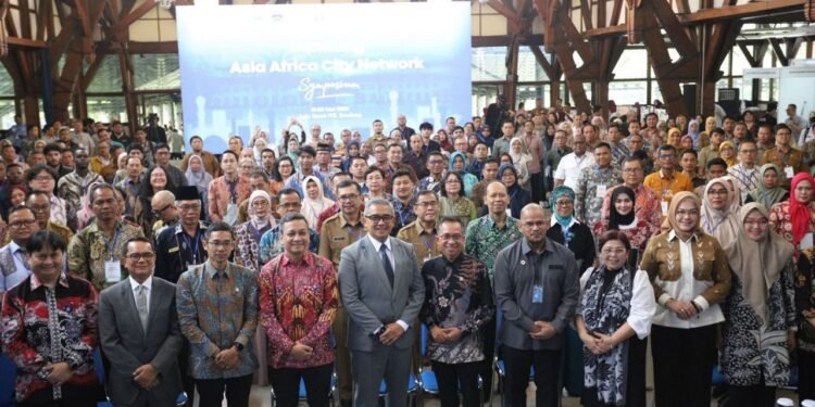 Ketua DPRD Kota Bandung, H. Asep Mulyadi, S.H., menghadiri kegiatan Simposium Bandung Asia Afrika City Network, di Aula Barat ITB, Kota Bandung, Senin 19 Mei 2025. Ridhwan/Humpro DPRD Kota Bandung.