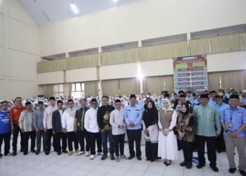 Pimpinan dan Anggota DPRD Melepas Keberangkatan Jemaah Haji Kota Bandung