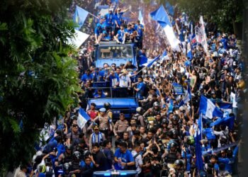 Tak Ikut Konvoi Persib Juara, Farhan dan Erwin Pilih Pantau Situasi dari Bandung Command Center