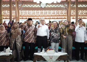 Tekad Wujudkan Kota Ramah Lansia, Farhan: Kami Awali dengan Perbaikan Infrastruktur dan PJU