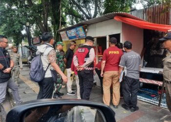 Satpol PP Kota Bandung Sita Ratusan Botol Miras dan Ribuan Obat Terlarang Ilegal