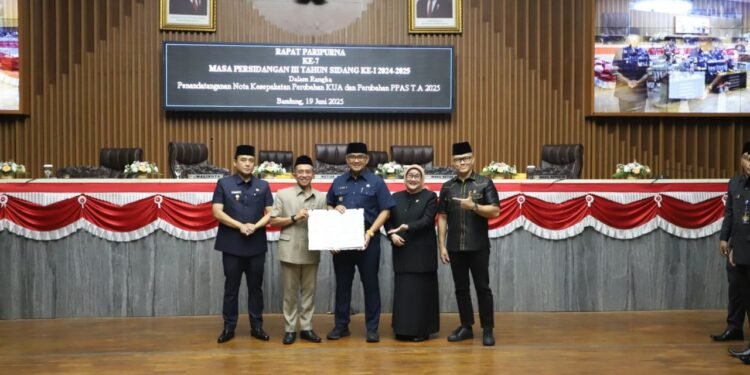DPRD Kota Bandung menggelar rapat paripurna, Kamis, 19 Juni 2025. Nuzon/Humpro DPRD Kota Bandung.