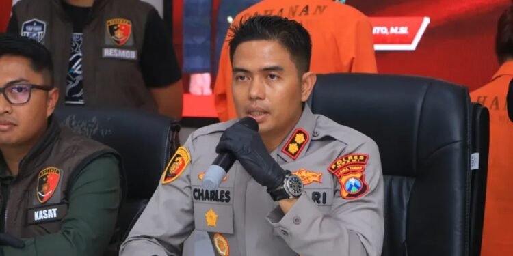 Kapolres Ngawi AKBP Charles Pandapotan Tampubolon. (instagram/polres_ngawi)