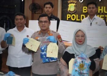 Polisi Tangkap Dua Pembobol Rekening Bermodus APK, Pensiunan Rugi Rp 304 Juta