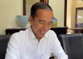 Candaan Santai Jokowi saat Namanya Dikaitkan dengan Kapal Tongkang JKW Mahakam dan Dewi Iriana