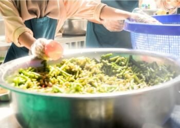 DPR Buka Suara Terkait Viralnya Menu MBG Bahan Mentah, Sebut Mirip Program Bagi Sembako hingga Pengalihan Tanggung Jawab