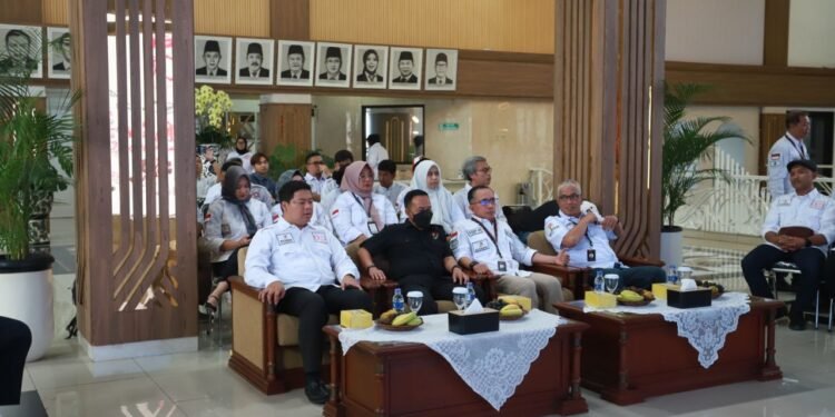 Ketua DPRD Kota Bandung, H. Asep Mulyadi, S.H., menghadiri acara pelantikan Pengurus Indonesia Drum Corps Association (IDCA) Kota/Kabupaten se-Jawa Barat Tahun 2025, di Ruang Tengah Kantor DPRD Provinsi Jawa Barat, Sabtu, 14 Juni 2025. Tofan/Humpro DPRD Kota Bandung.