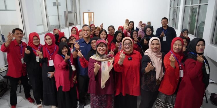 Wakil Ketua III DPRD Kota Bandung, Rieke Suryaningsih, S.H., menghadiri sekaligus menutup secara resmi kegiatan Workshop Kewirausahaan Bidang Kuliner, di Bandung, Kamis, 5 Juni 2025. Handoko/Humpro DPRD Kota Bandung.