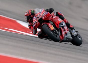 Pecco Bagnaia tentang Rumor Yamaha: “Saya Lihat Postingan Saya Pakai Wearpack Biru… Itu Tidak Benar”