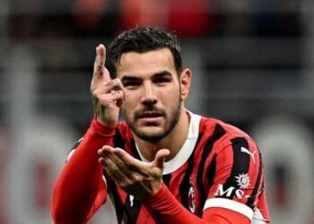 Theo Hernandez digerbang pintu keluar AC Milan