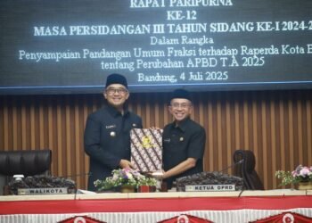 DPRD Kota Bandung Gelar Rapat Paripurna terkait Raperda Perubahan APBD Tahun Anggaran 2025, Wali Kota Bandung Beri Jawaban