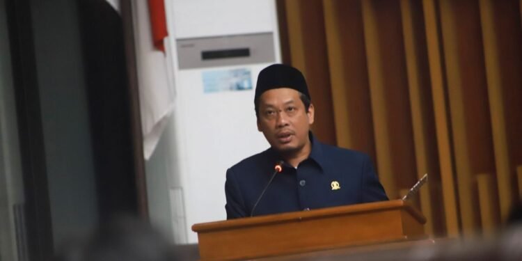Sekretaris Fraksi PKS DPRD Kota Bandung Eko Kurnianto W., S.T., M.PMat., menyampaikan pandangan umum terkait Raperda Perubahan APBD 2025, dalam Rapat Paripurna di Gedung DPRD Kota Bandung, Jumat, 4 Juli 2025. Nuzon/Humpro DPRD Kota Bandung.