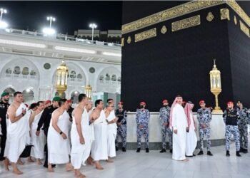 Prabowo Sempatkan Umrah di Sela Kunjungan ke Arab Saudi, Momen Langka Tunaikan Shalat di Dalam Ka’bah