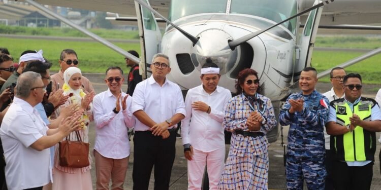 Ketua DPRD Kota Bandung H. Asep Mulyadi, S.H., menjadi narasumber pada acara talkshow OPSI PRFM terkait usulan reaktivasi Bandara Husein Sastranegara, di Studio PRFM Bandung, Rabu, 3 Juli 2025. Ridhwan/Humpro DPRD Kota Bandung.