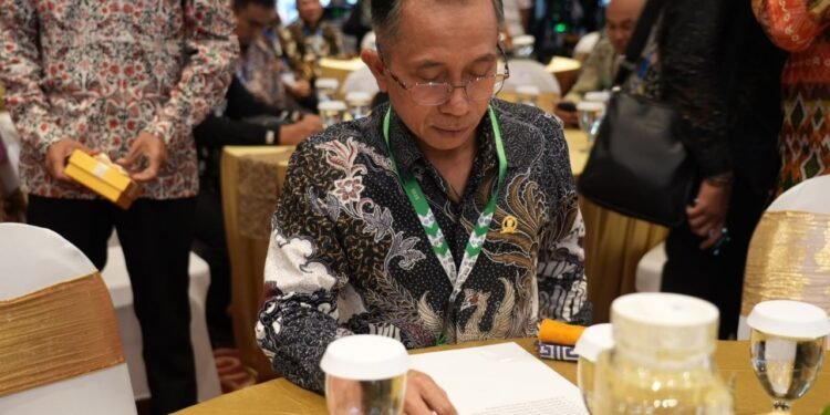 Ketua DPRD Kota Bandung H. Asep Mulyadi, S.H., menghadiri undangan Rapat Koordinasi Penguatan Sinergi Pemberantasan Korupsi Pemerintah Daerah, yang digelar di Candi Bentar Hall, Putri Duyung Ancol, Jakarta, Kamis, 10 Juli 2025. Handoko/Humpro DPRD Kota Bandung.