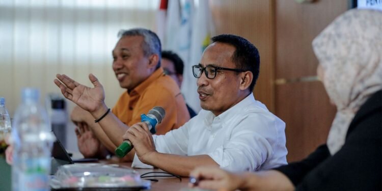 Kadisdik Jabar, Purwanto dalam Rapat Koordinasi SMK BLUD di SMKN 2 Purwakarta, Selasa (24/6/2025).