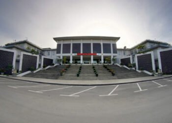 Wali Kota Bandung Sampaikan Penjelasan Raperda Tentang Perubahan APBD 2025 di Rapat Paripurna