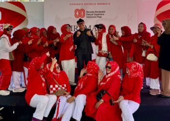 Edwin Senjaya Laksanakan Upacara Peringatan HUT Ke-80 RI di Antabaru Endah